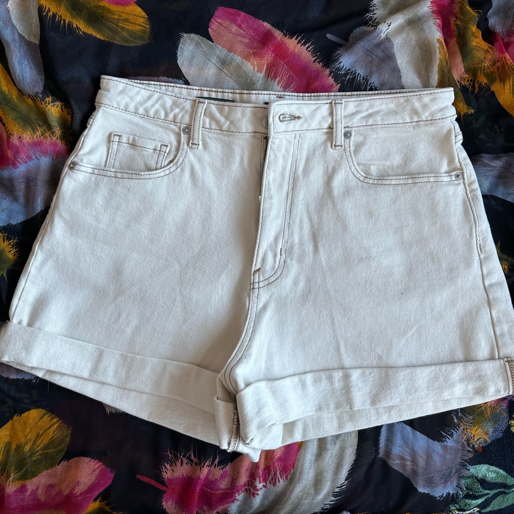 🤍 Wild Fable Super High-Rise Rolled Cuff Denim Shorts Size 10 Cream